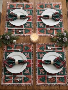 Set Of 4 Vintage Handmade Christmas Holiday Red Green Placemats 18" x 12"